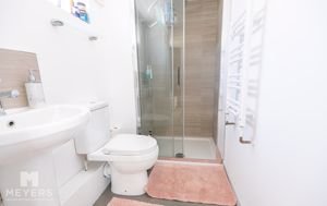 Ensuite- click for photo gallery